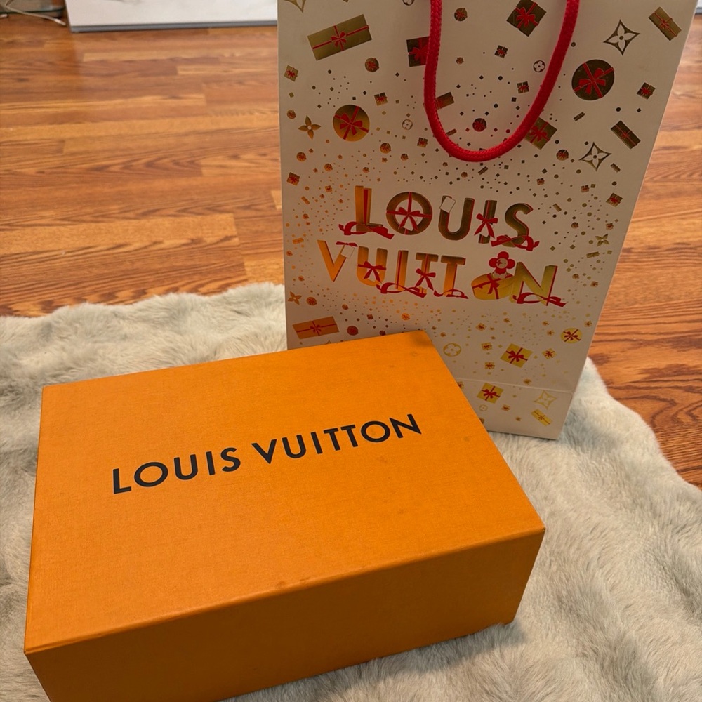 Louis Vuitton Beige Dust Bag with Black Logo